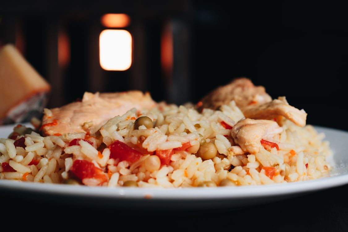 Chicken and rice bulking meal prep bowl with vegetables