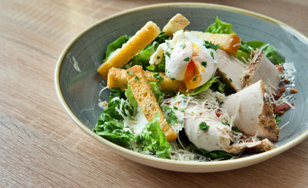 Grilled chicken with egg and salad, a high-protein meal